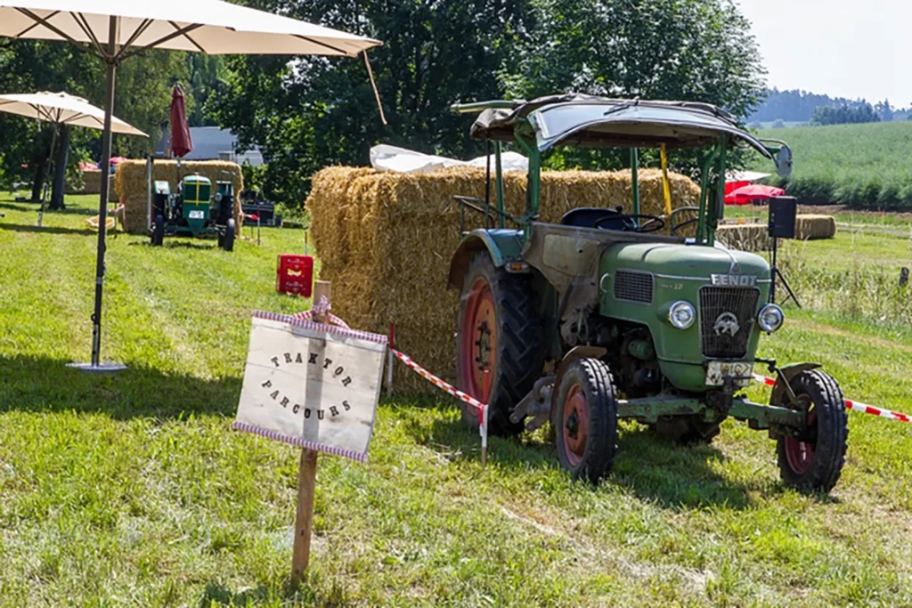 Traktorwettbewerb auf der Bauernhofolympiade